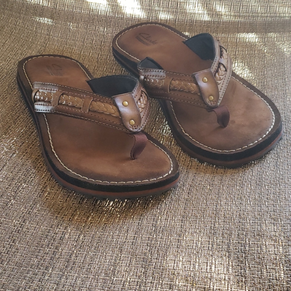 Clarks flip flops